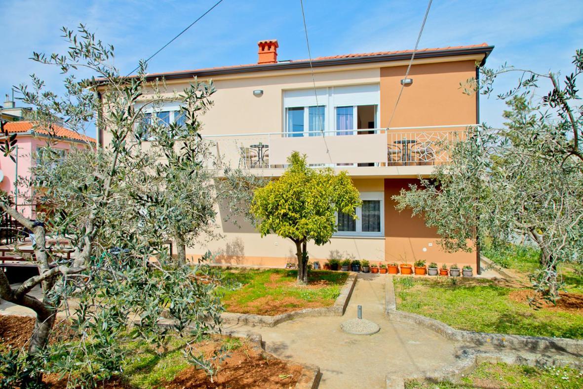 Apartma Kris *