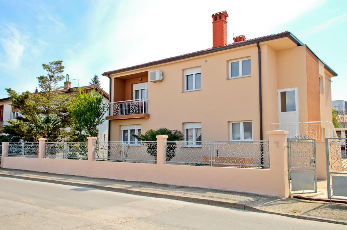 Apartma Kris *
